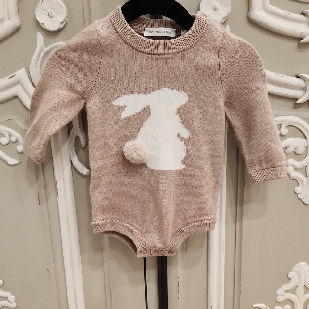 Country Road Tan and White Bunny Onesie Size 000 0 - 3 Months